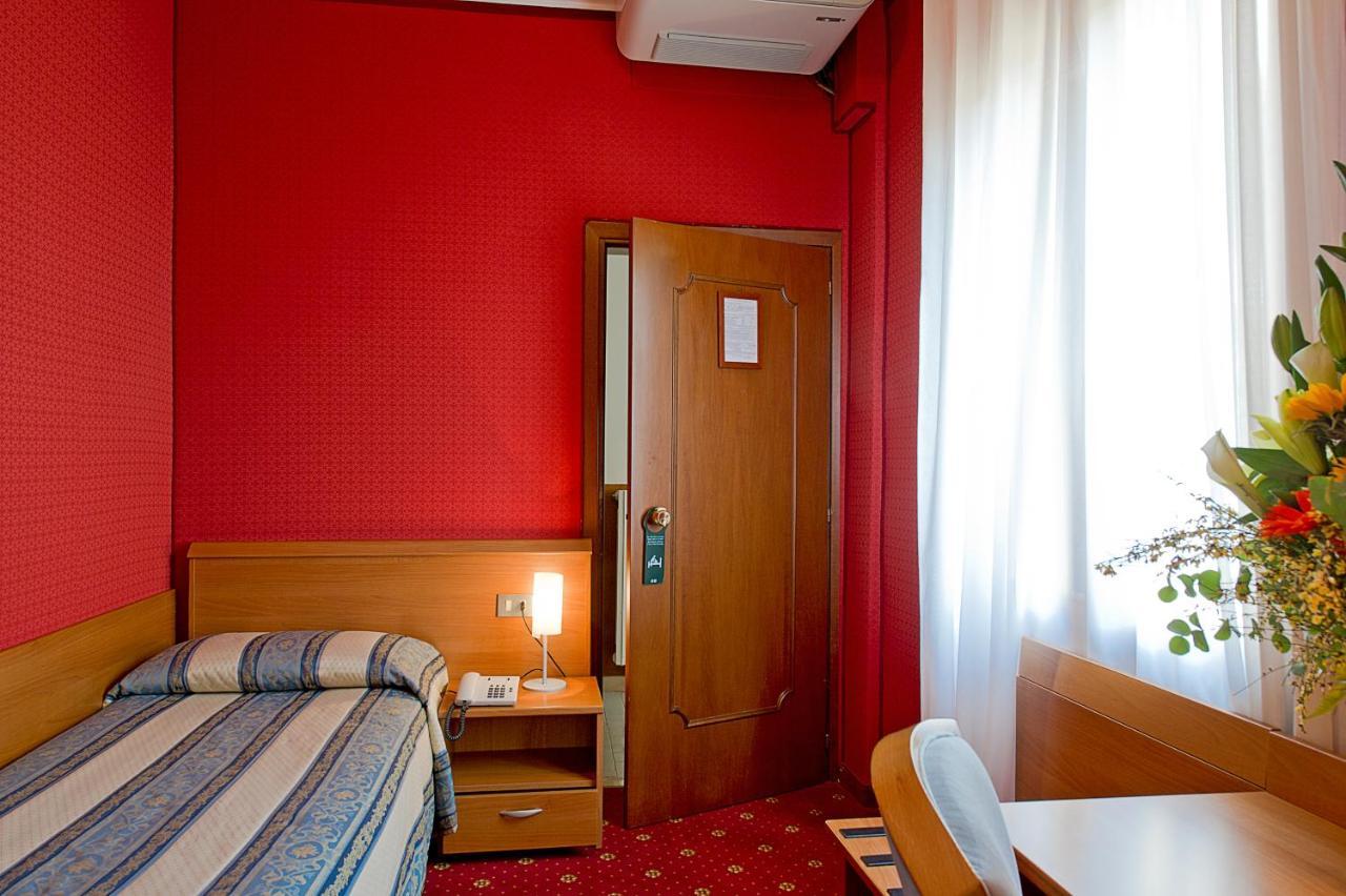 Hotel Nazionale Venezia Esterno foto