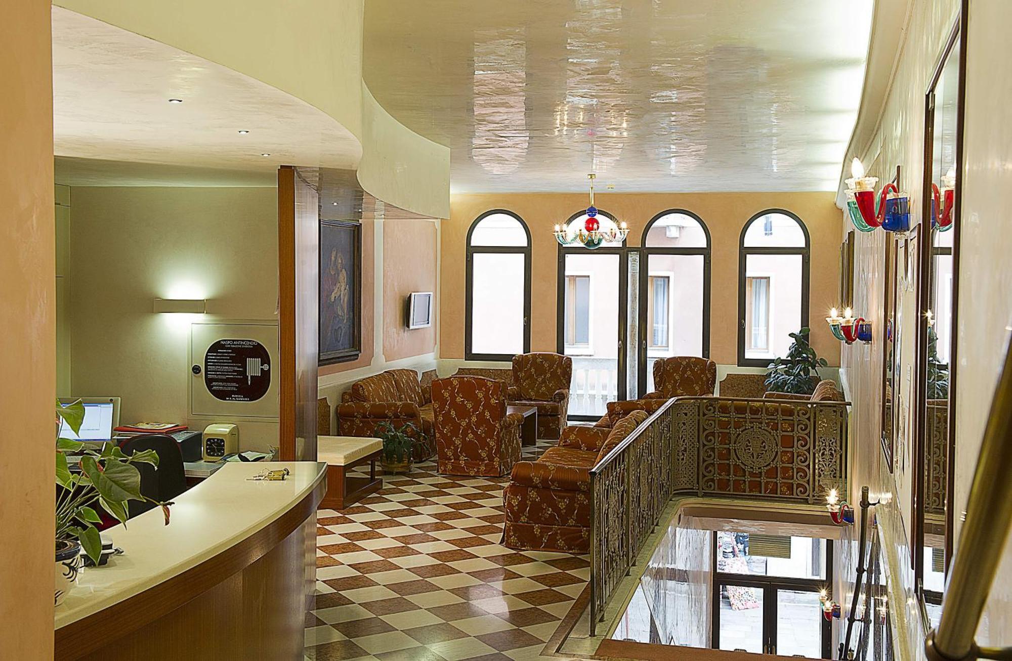 Hotel Nazionale Venezia Esterno foto