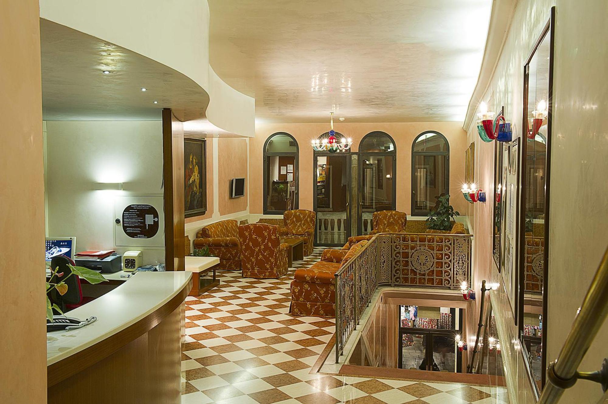 Hotel Nazionale Venezia Esterno foto