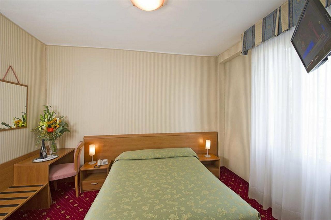 Hotel Nazionale Venezia Esterno foto