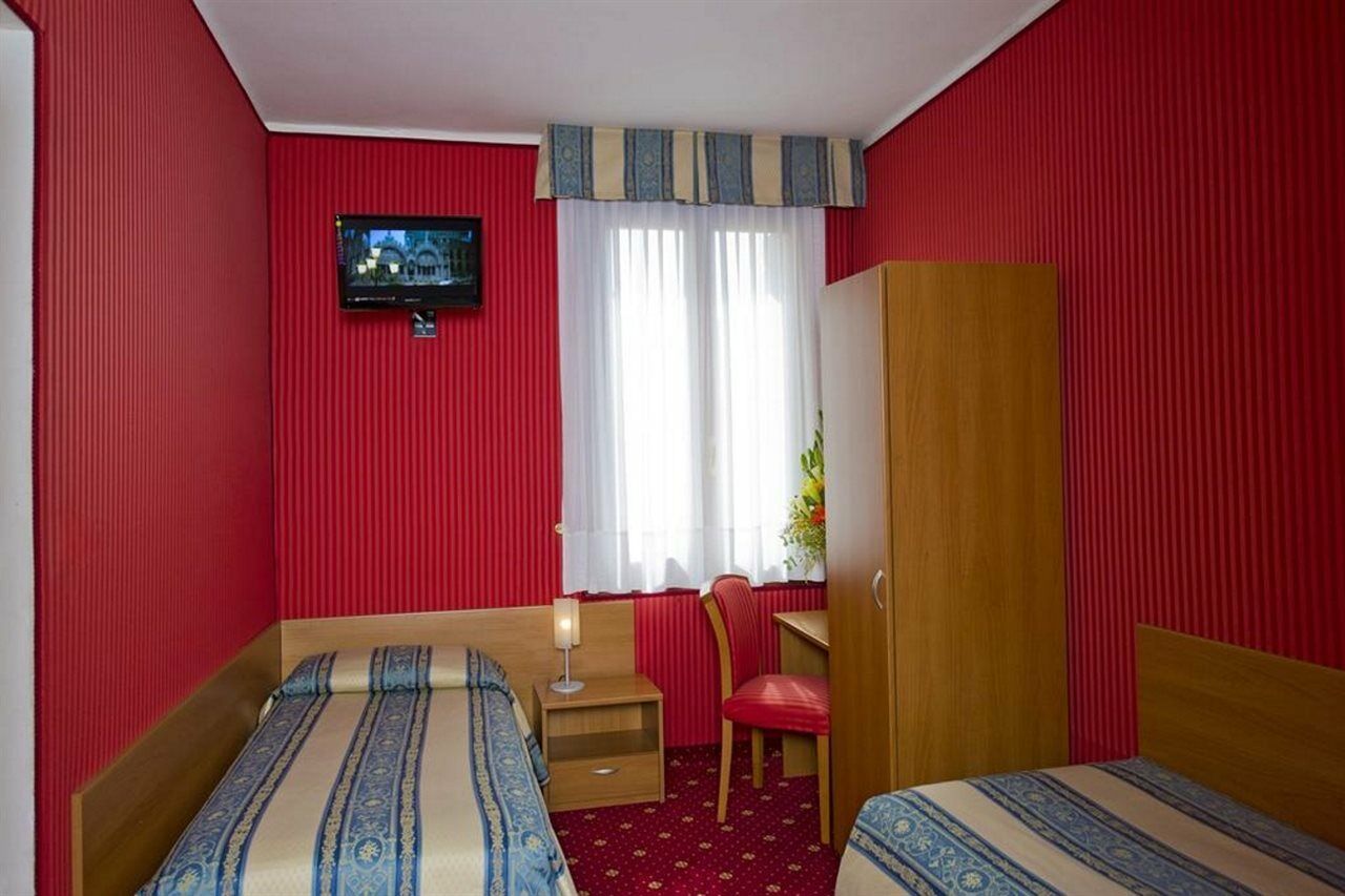 Hotel Nazionale Venezia Esterno foto